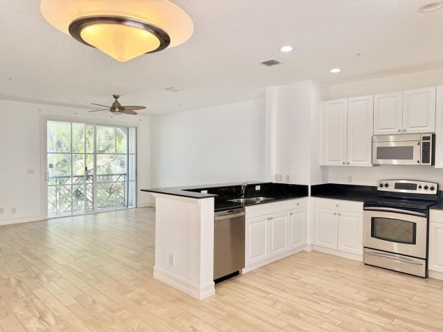 Дом в аренду по адресу 332 Atlantic Grove Way - фото 6594718