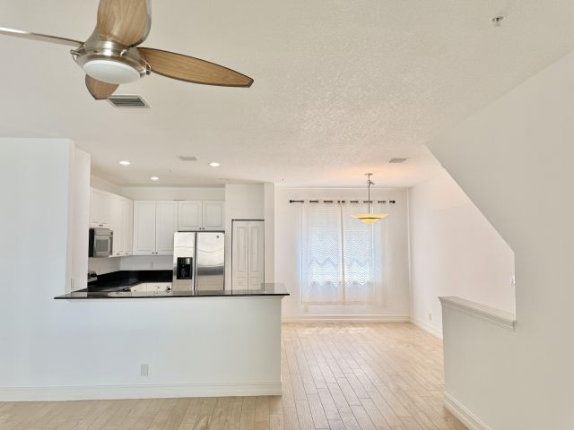 Дом в аренду по адресу 332 Atlantic Grove Way - фото 6594719