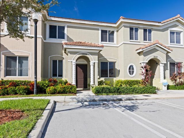 Дом в аренду по адресу 1014 SE 23rd Ave - фото 7455917