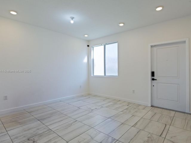 Дом в аренду по адресу 1014 SE 23rd Ave - фото 7455919