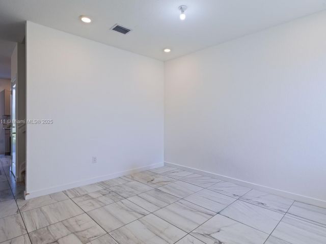 Дом в аренду по адресу 1014 SE 23rd Ave - фото 7455921