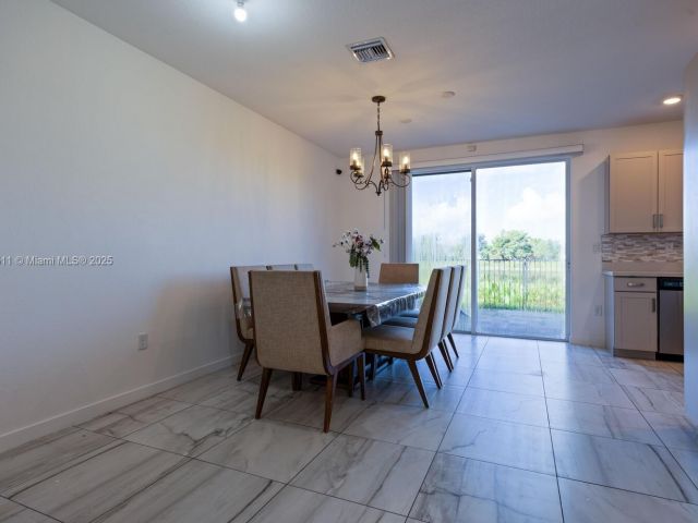 Дом в аренду по адресу 1014 SE 23rd Ave - фото 7455922