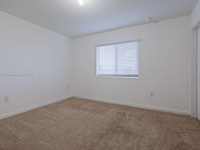 Дом в аренду по адресу 1014 SE 23rd Ave - фото 7455932