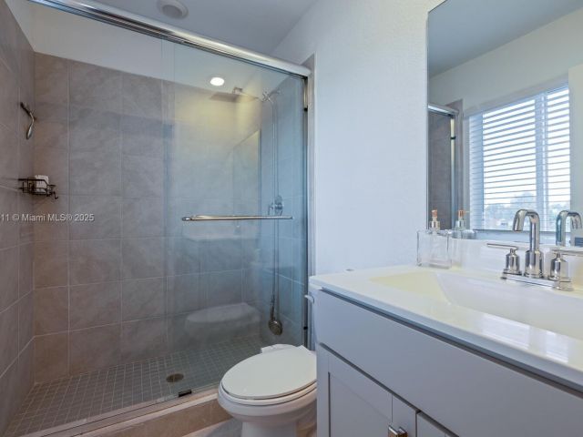 Дом в аренду по адресу 1014 SE 23rd Ave - фото 7455936