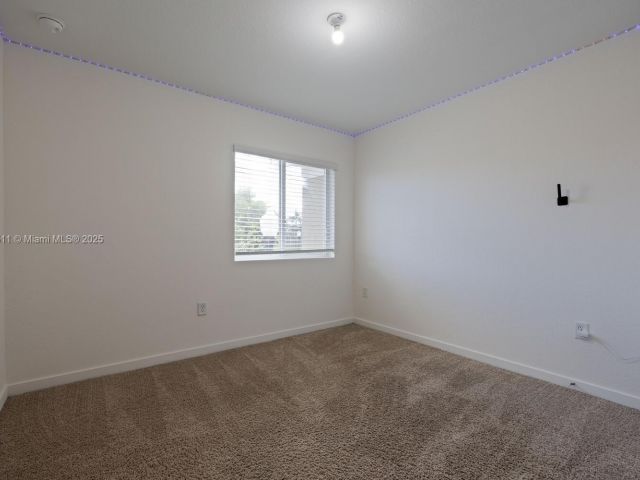 Дом в аренду по адресу 1014 SE 23rd Ave - фото 7455938