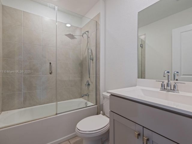 Дом в аренду по адресу 1014 SE 23rd Ave - фото 7455940