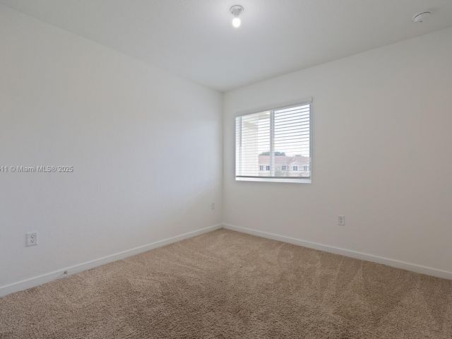 Дом в аренду по адресу 1014 SE 23rd Ave - фото 7455942