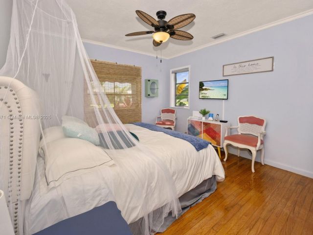 Дом в аренду по адресу 1701 Fletcher St - фото 7446222