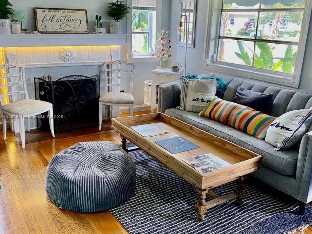 Дом в аренду по адресу 1701 Fletcher St - фото 7446226