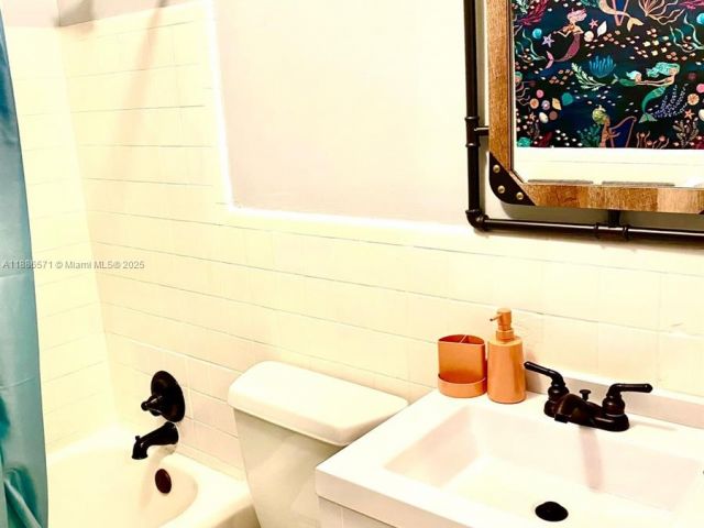 Дом в аренду по адресу 1701 Fletcher St - фото 7446228