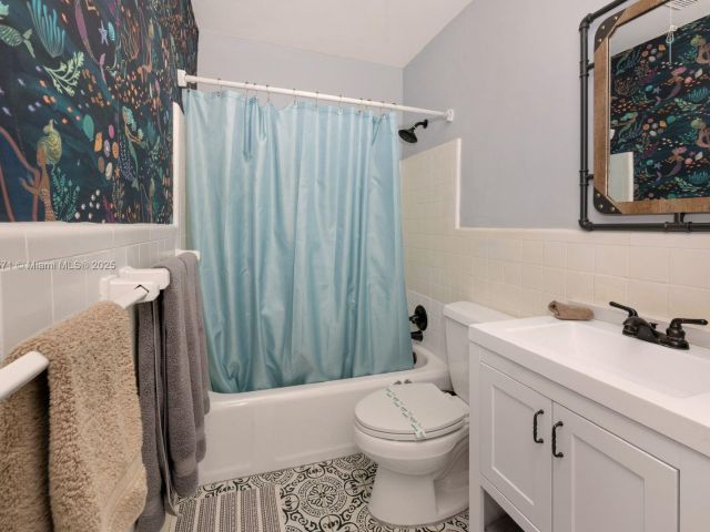 Дом в аренду по адресу 1701 Fletcher St - фото 7446234