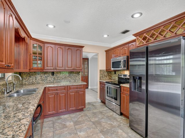 Дом в аренду по адресу 1035 Soelca Drive - фото 6591870