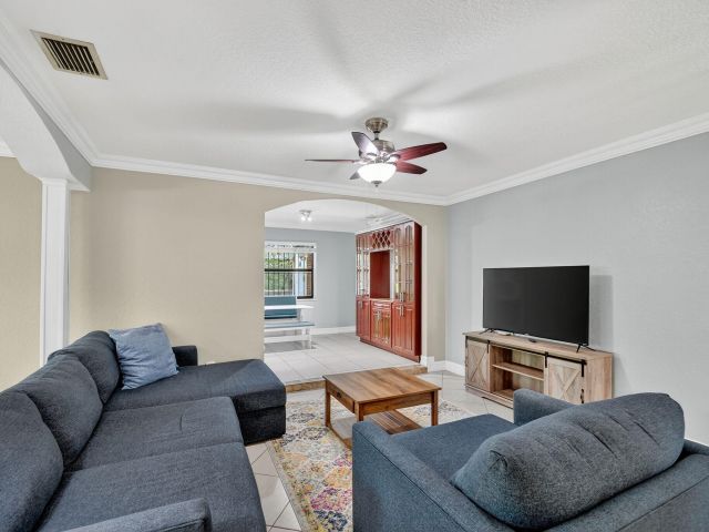 Дом в аренду по адресу 1035 Soelca Drive - фото 6591879