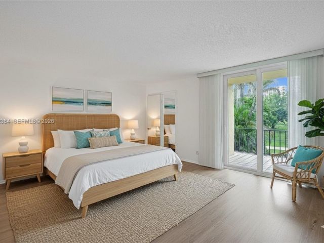 Продажа дома по адресу 2220 NE 11th St - фото 6599335