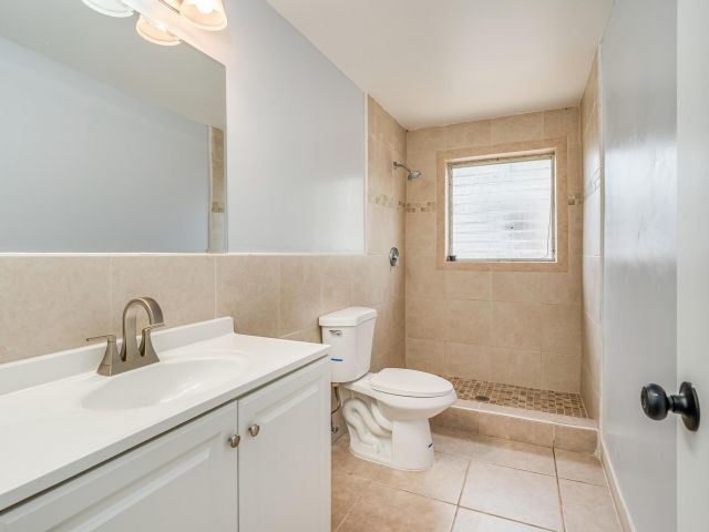 Дом в аренду по адресу 5615 Simms Street Street - фото 6599381