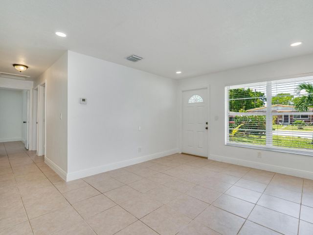 Дом в аренду по адресу 5615 Simms Street Street - фото 6599384