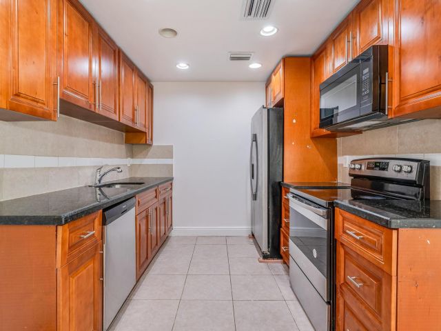 Дом в аренду по адресу 5615 Simms Street Street - фото 6599385