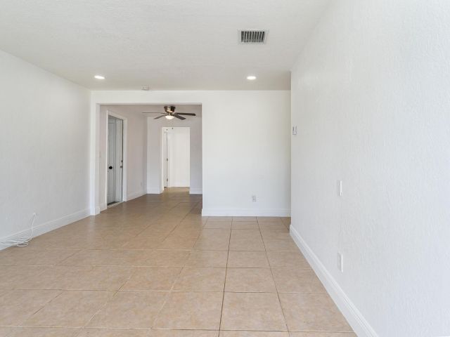 Дом в аренду по адресу 5615 Simms Street Street - фото 6599387