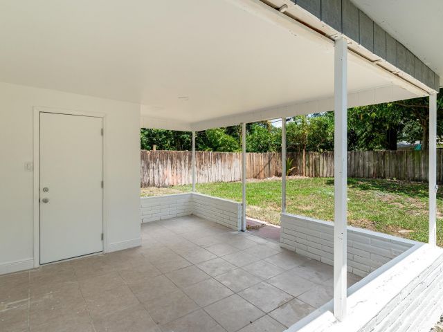 Дом в аренду по адресу 5615 Simms Street Street - фото 6599391