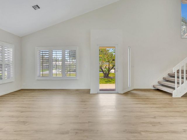 Дом в аренду по адресу 4517 NW 5th Avenue - фото 6843734