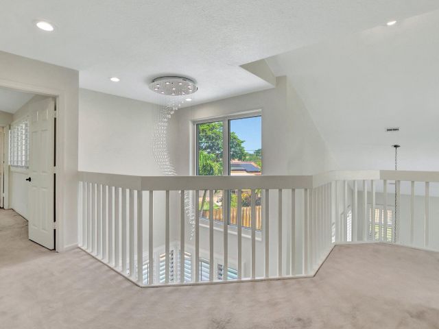 Дом в аренду по адресу 4517 NW 5th Avenue - фото 6843745