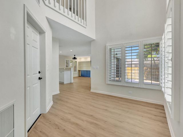 Дом в аренду по адресу 4517 NW 5th Avenue - фото 6843747