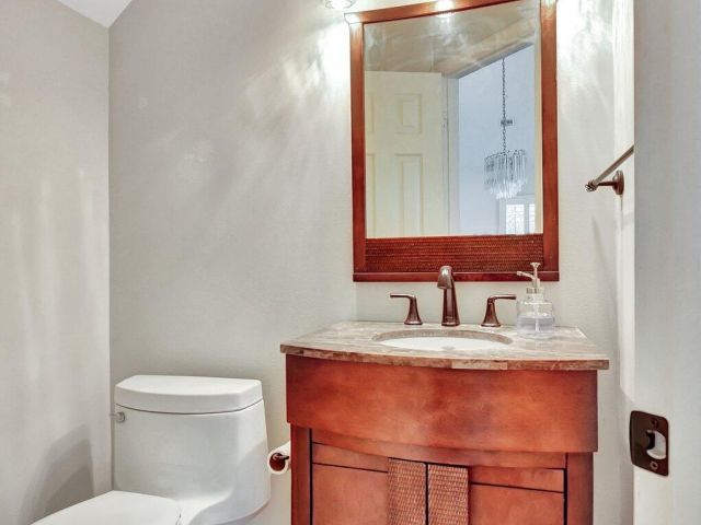 Дом в аренду по адресу 4517 NW 5th Avenue - фото 6843748