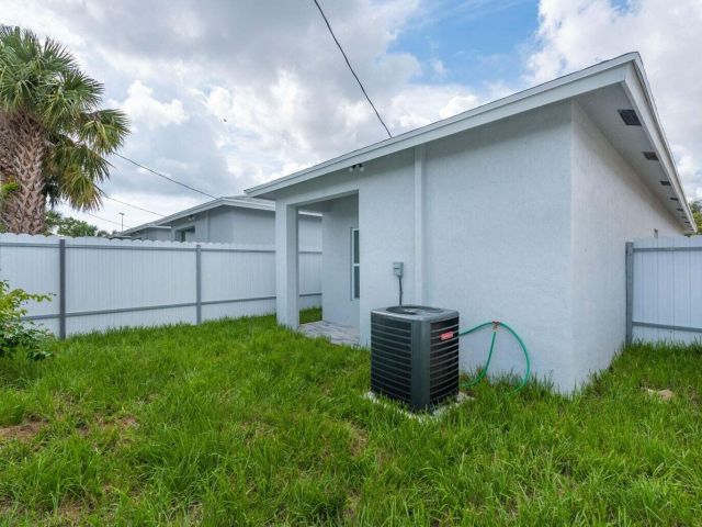 Дом в аренду по адресу 2827 Saranac Avenue - фото 6599226