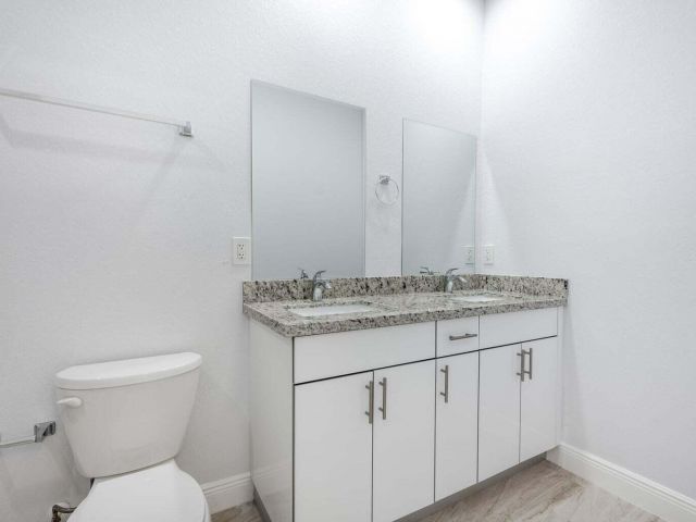 Дом в аренду по адресу 2827 Saranac Avenue - фото 6599230