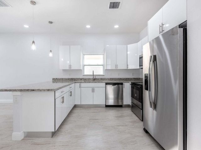 Дом в аренду по адресу 2827 Saranac Avenue - фото 6599239