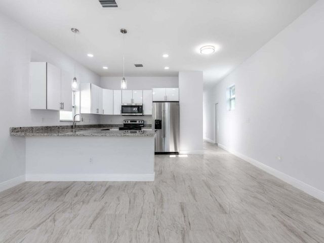 Дом в аренду по адресу 2827 Saranac Avenue - фото 6599240