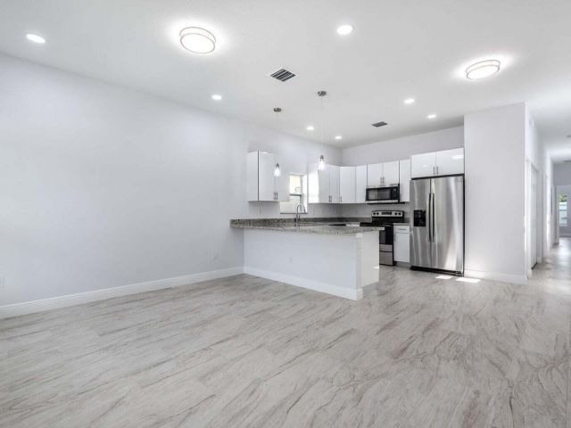 Дом в аренду по адресу 2827 Saranac Avenue - фото 6599241