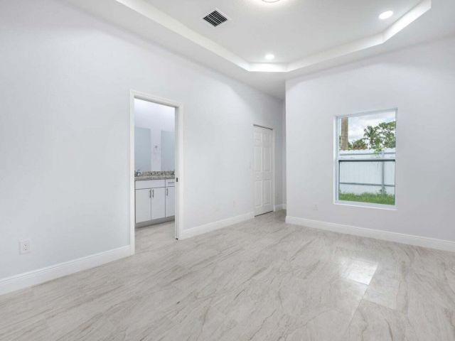 Дом в аренду по адресу 2831 Saranac Avenue - фото 6599214