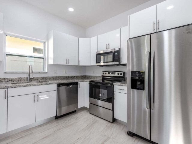 Дом в аренду по адресу 2831 Saranac Avenue - фото 6599218