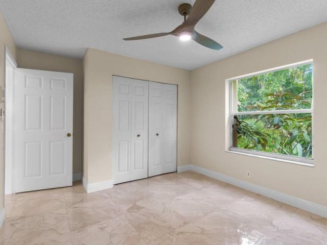 Дом в аренду по адресу 4806 S Lee Road - фото 6673374