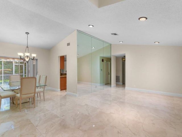 Дом в аренду по адресу 4806 S Lee Road - фото 6673380