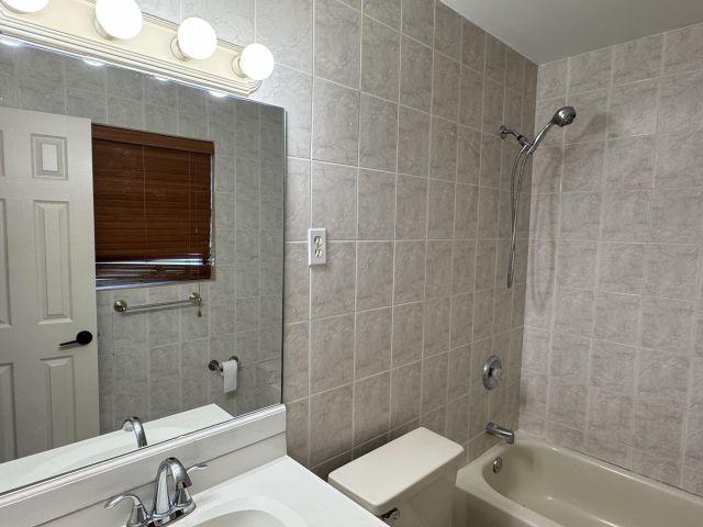 Дом в аренду по адресу 300 NE 31st Street - фото 6601091