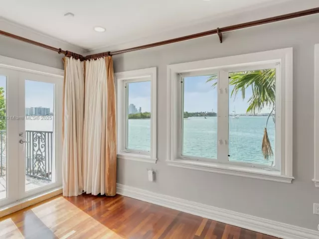 Дом в аренду по адресу 11 E Rivo Alto Dr - фото 6599318