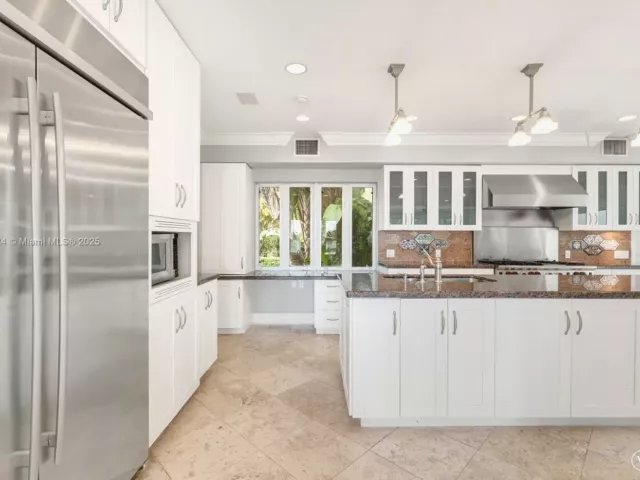 Дом в аренду по адресу 11 E Rivo Alto Dr - фото 6599320