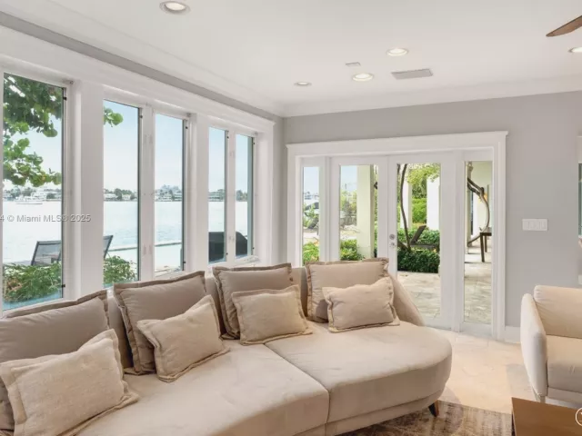 Дом в аренду по адресу 11 E Rivo Alto Dr - фото 6599321