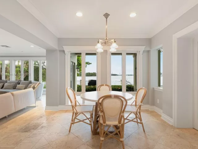 Дом в аренду по адресу 11 E Rivo Alto Dr - фото 6599322