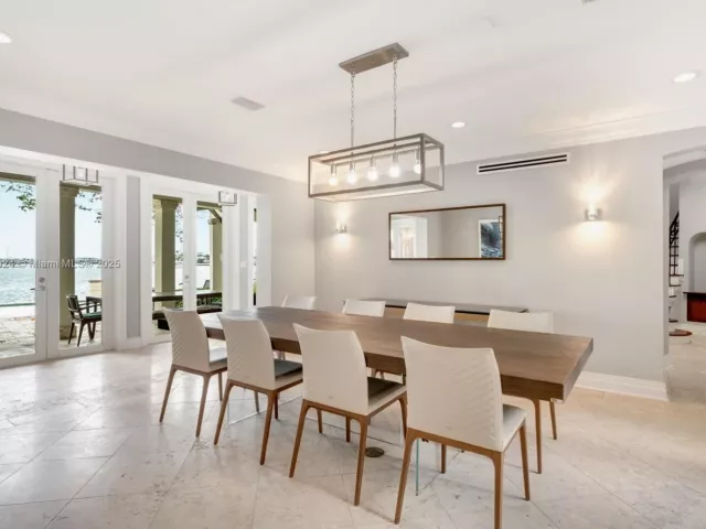 Дом в аренду по адресу 11 E Rivo Alto Dr - фото 6599324