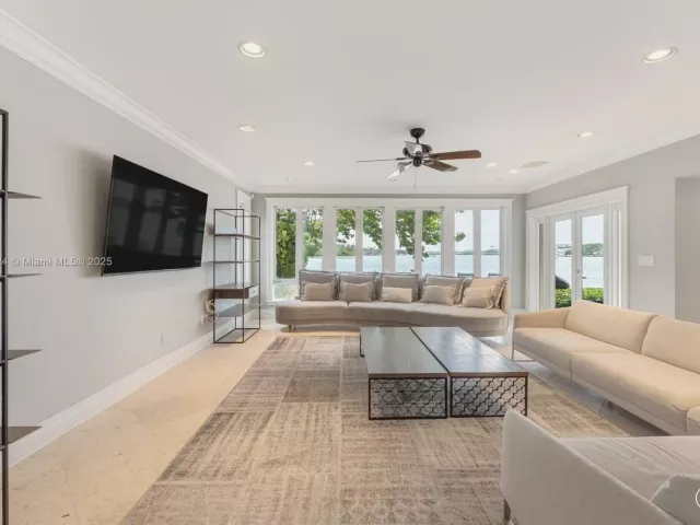 Дом в аренду по адресу 11 E Rivo Alto Dr - фото 6599325