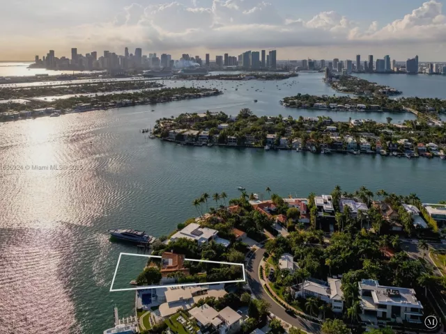 Дом в аренду по адресу 11 E Rivo Alto Dr - фото 6599326