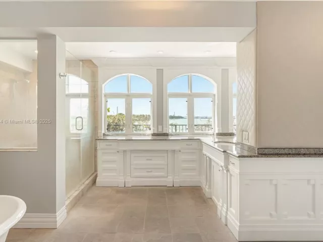 Дом в аренду по адресу 11 E Rivo Alto Dr - фото 6599309