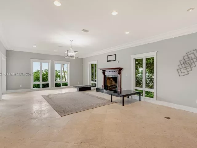 Дом в аренду по адресу 11 E Rivo Alto Dr - фото 6599314