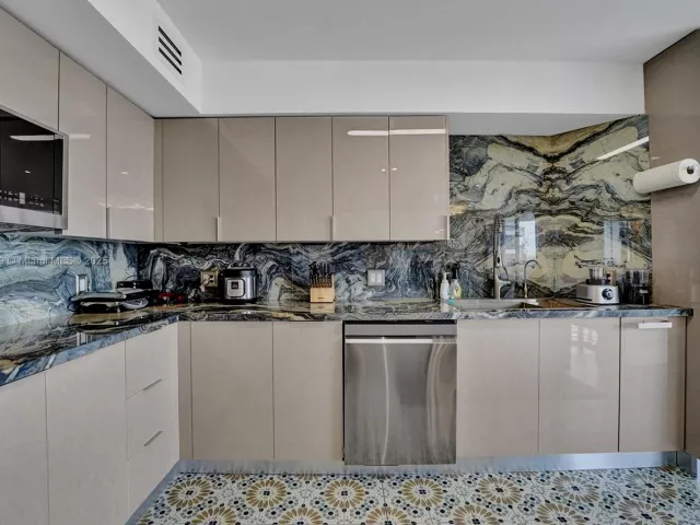 Продажа квартиры #2002 - фото 6608697