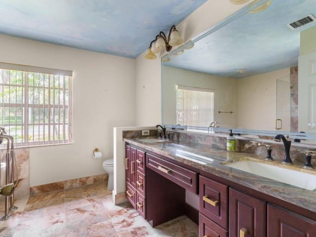 Продажа дома по адресу 4806 S Lee Road - фото 6631874