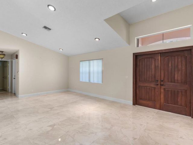 Продажа дома по адресу 4806 S Lee Road - фото 6631877