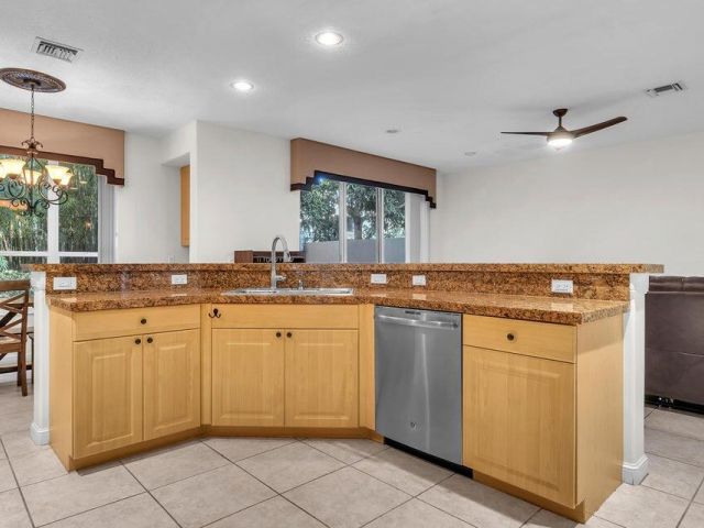 Дом в аренду по адресу 4795 S Classical Boulevard - фото 6606541